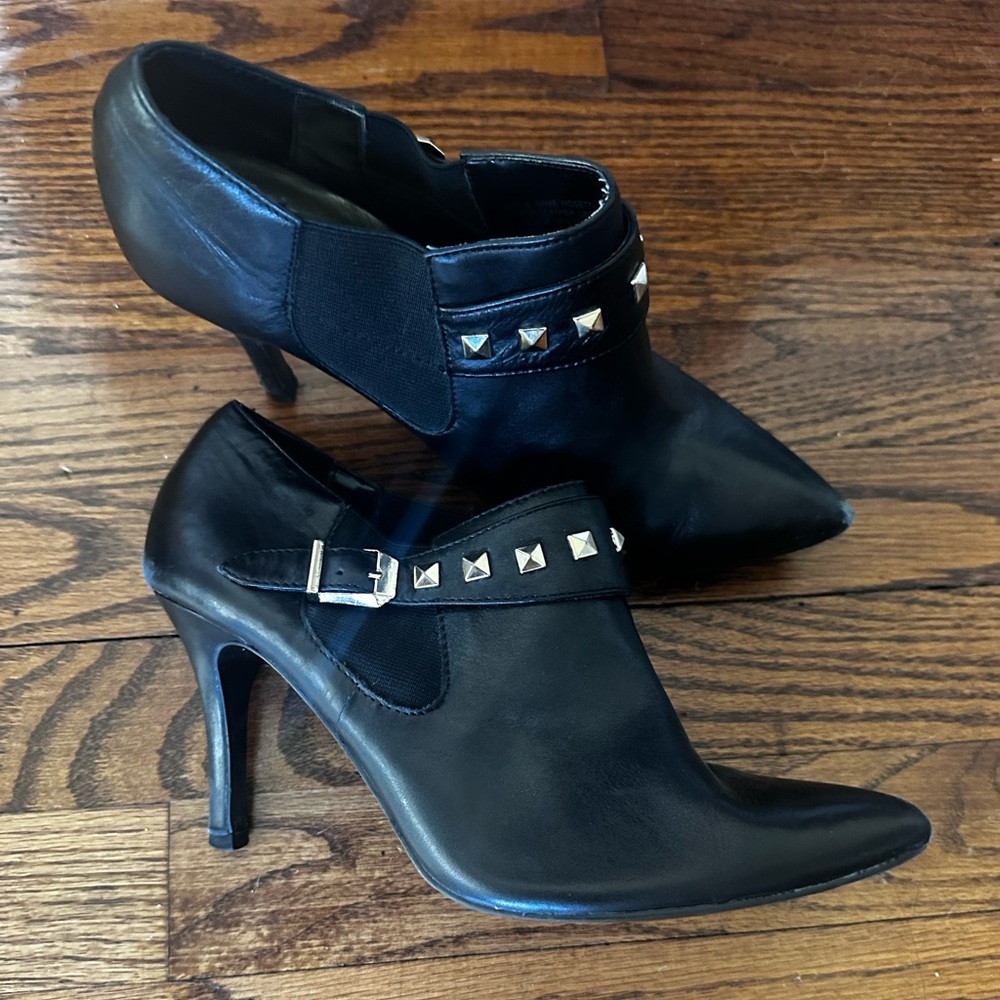 Guess Booties Pointed Toe size 8.5